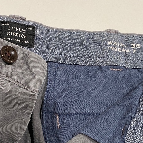 J. Crew 7" Stretch  Chino Flat Front Shorts in Grey - Picture 2 of 3
